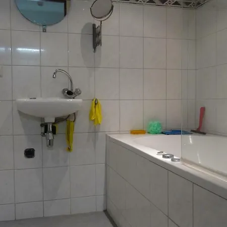 Alojamento de Acomodação e Pequeno-almoço P & P Leudal Haelen